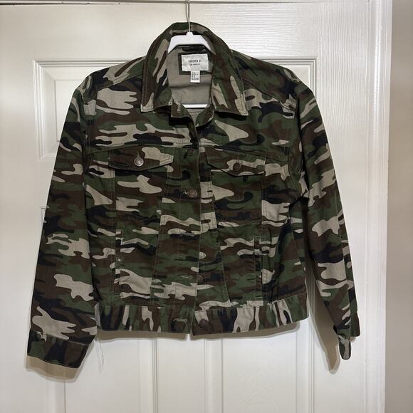 Forever 21 Women's Sm Green Camo Light Cropped Trucker Jacket street style - Picture 1 of 4